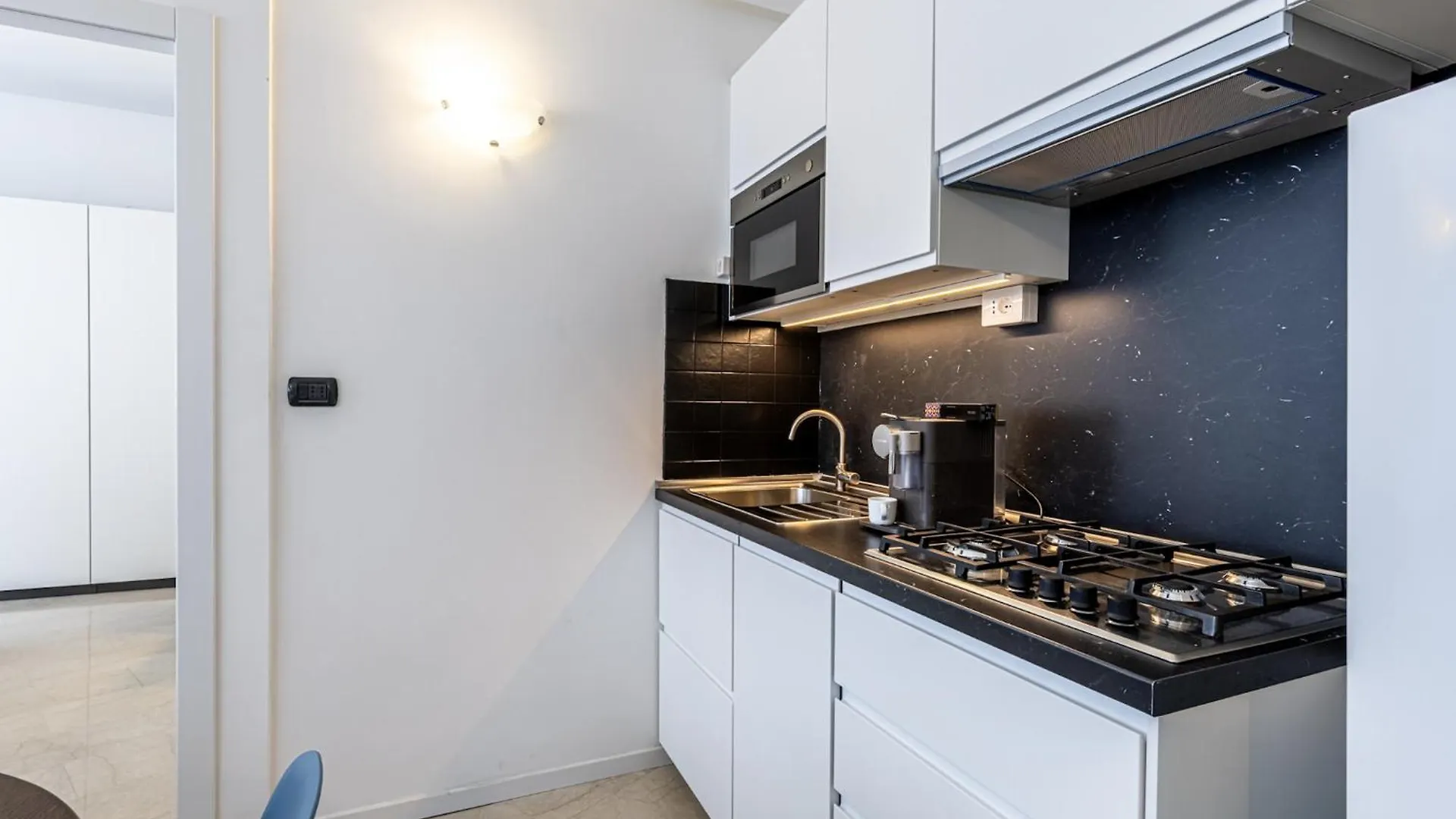 Kiki Apartment Milan 0*,  Italy